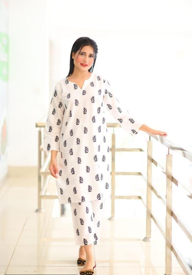 2 Pcs Women's Stitched Linen Block Printed Shirt And Trouser